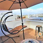 Walls Rooftop Terrace Duplex @ Citycenter &