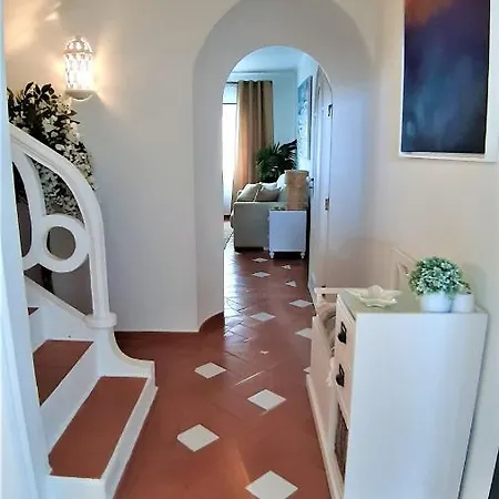 Walls Rooftop Terrace Duplex @ Citycenter &