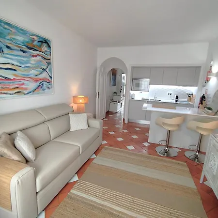 Walls Rooftop Terrace Duplex @ Citycenter & Apartment