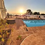 Walls Rooftop Terrace Duplex @ Citycenter &
