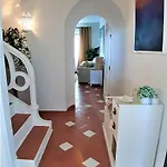 Walls Rooftop Terrace Duplex @ Citycenter &