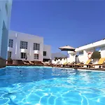 Walls Rooftop Terrace Duplex @ Citycenter & Apartment Lagos