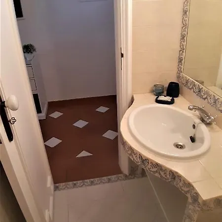 Walls Rooftop Terrace Duplex @ Citycenter & Apartament Lagos