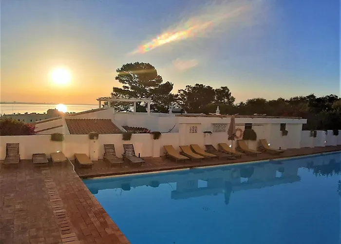 Walls Rooftop Terrace Duplex @ Citycenter & شقة *