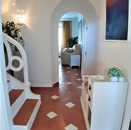 Walls Rooftop Terrace Duplex @ Citycenter &
