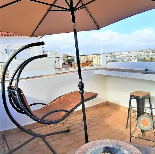 Walls Rooftop Terrace Duplex @ Citycenter &