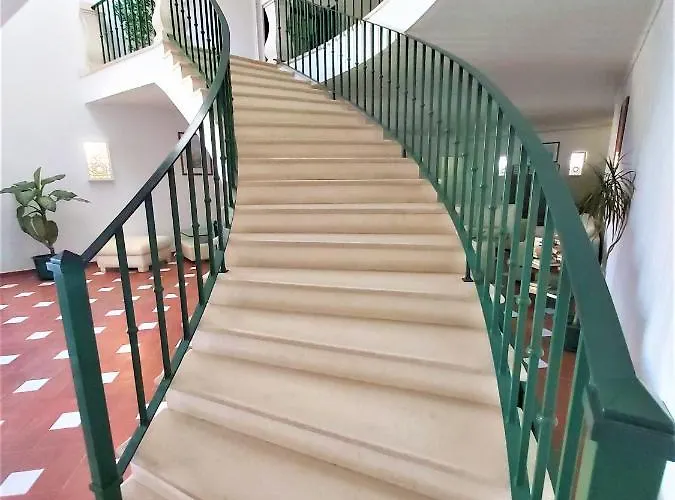 Walls Rooftop Terrace Duplex @ Citycenter &